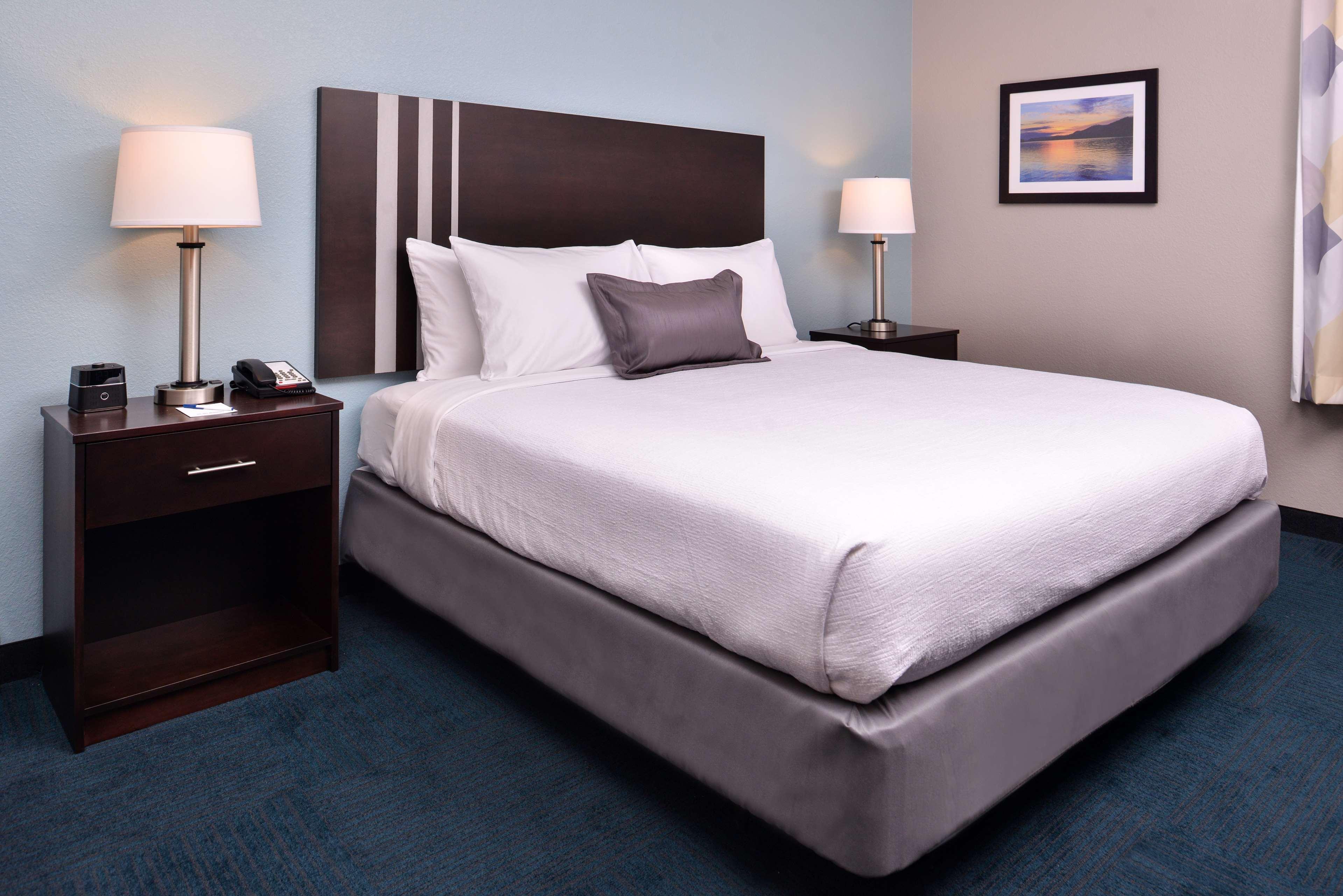 Best Western Hartford Hotel And Suites Екстер'єр фото