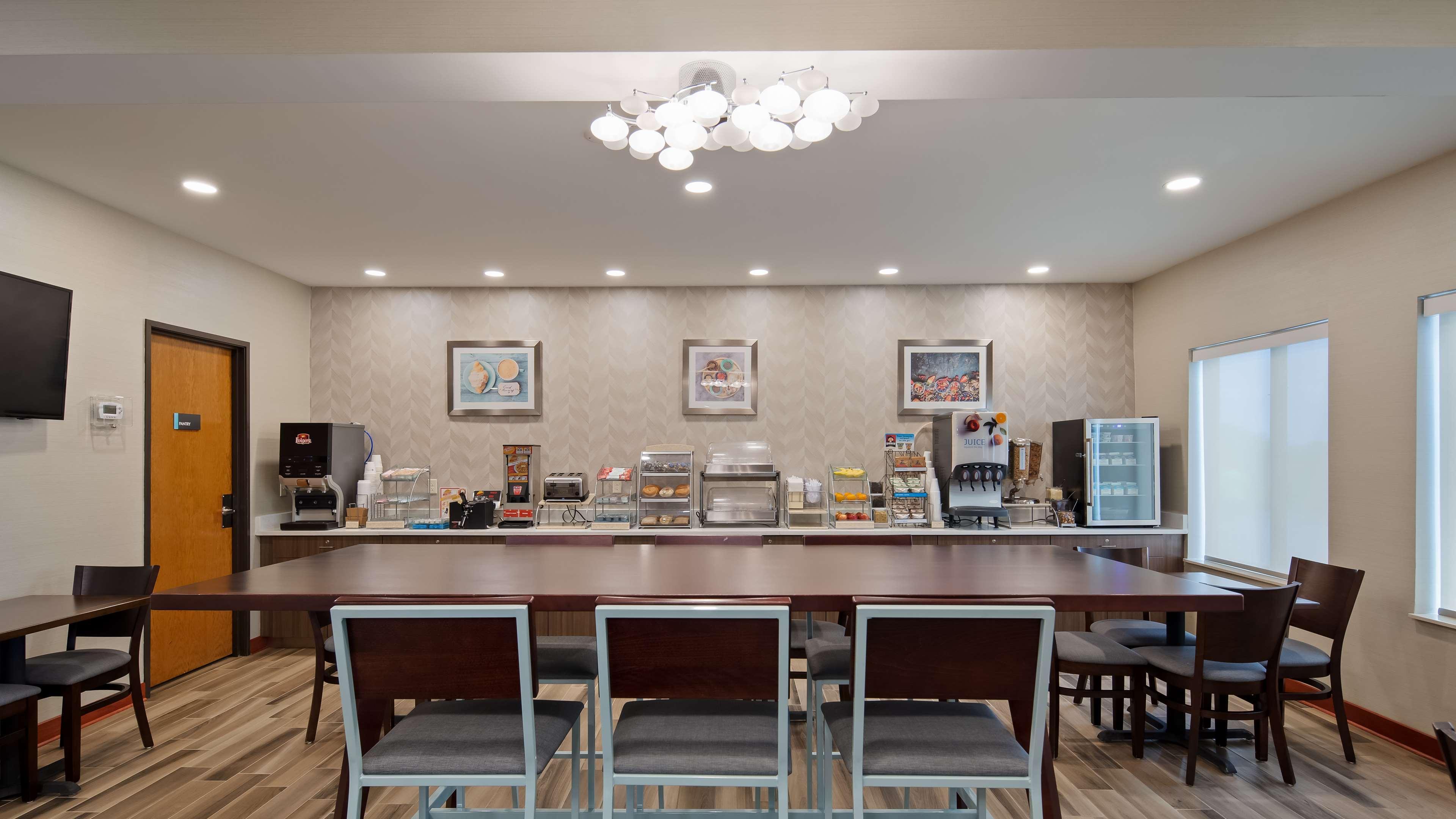 Best Western Hartford Hotel And Suites Екстер'єр фото