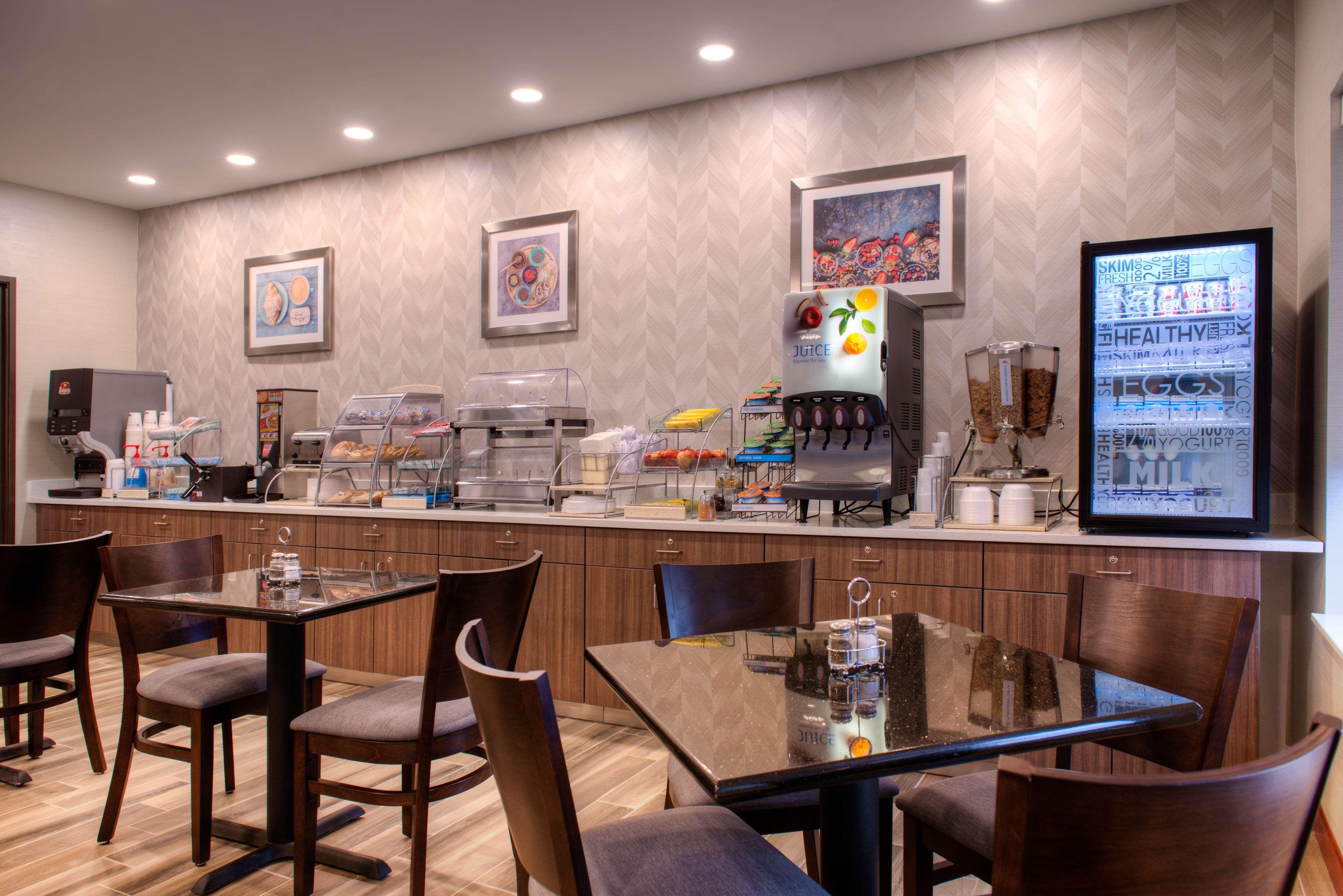 Best Western Hartford Hotel And Suites Екстер'єр фото