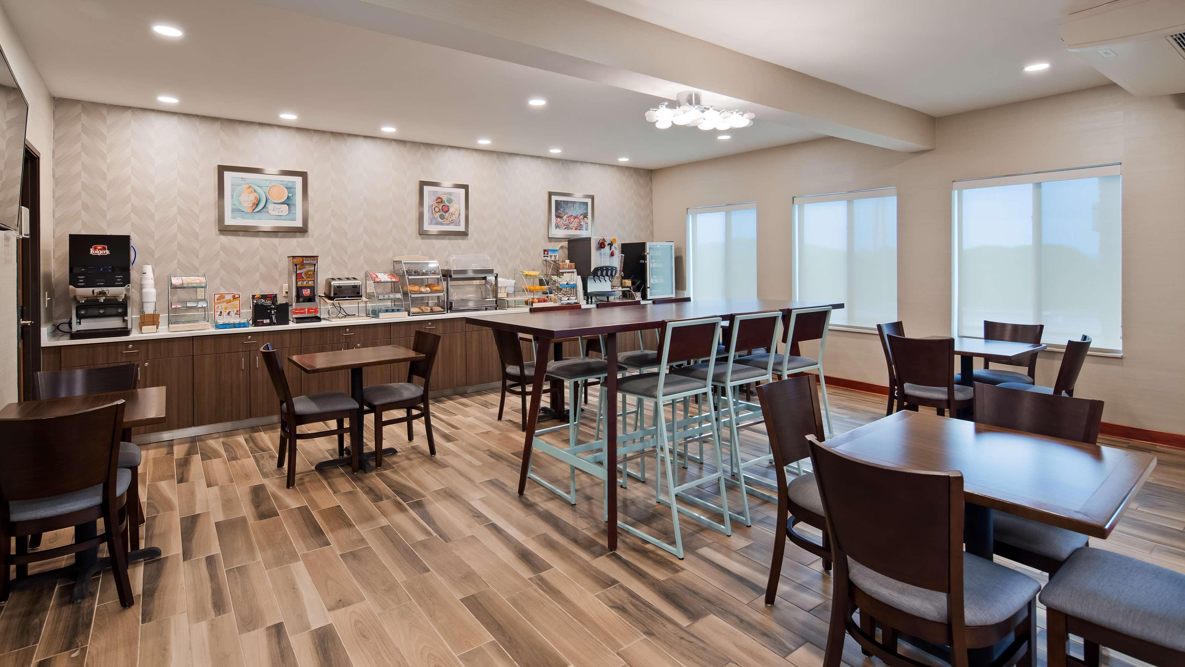 Best Western Hartford Hotel And Suites Екстер'єр фото