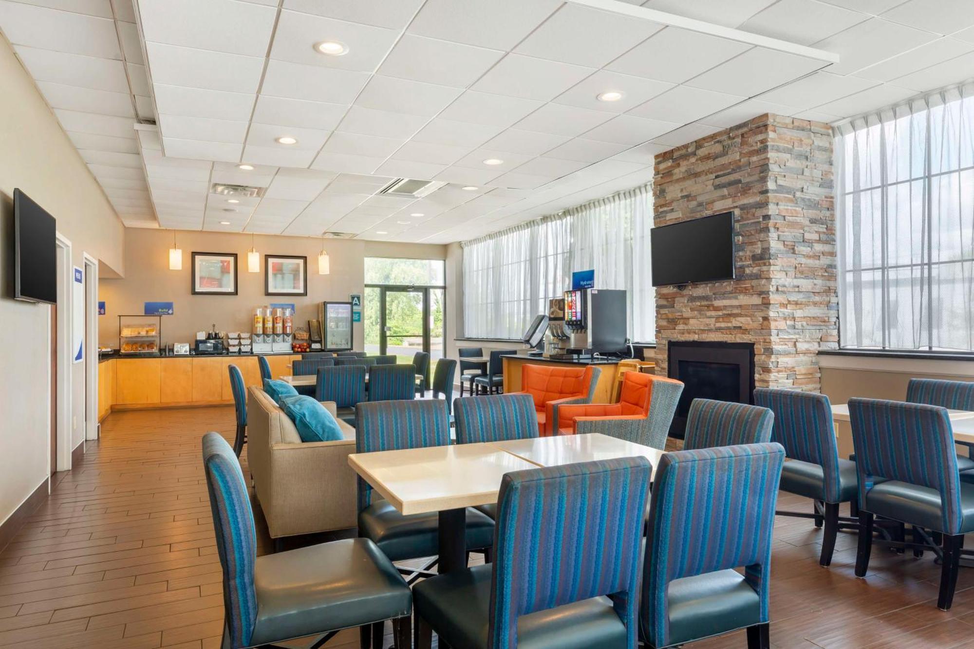 Best Western Hartford Hotel And Suites Екстер'єр фото