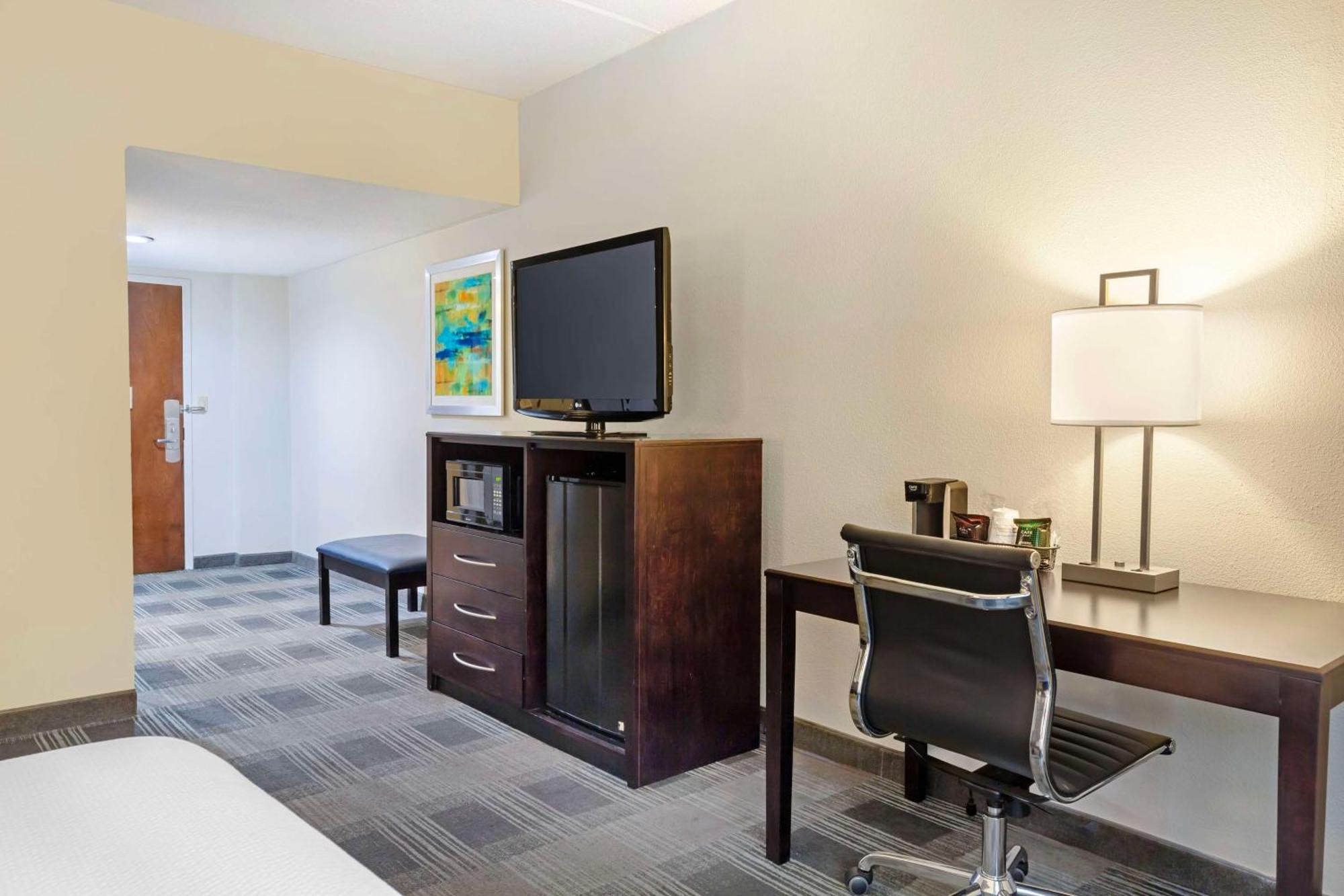 Best Western Hartford Hotel And Suites Екстер'єр фото