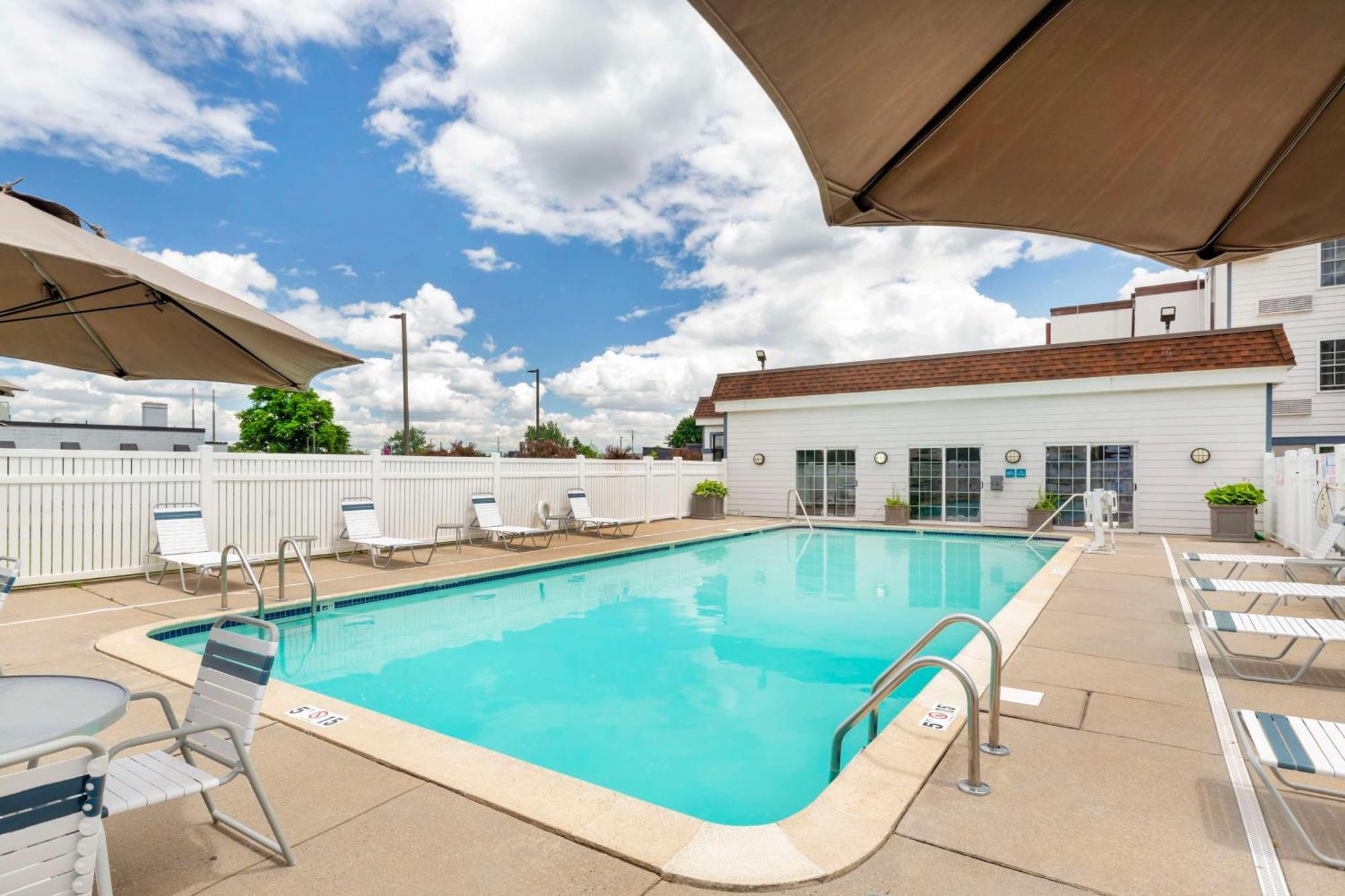 Best Western Hartford Hotel And Suites Екстер'єр фото