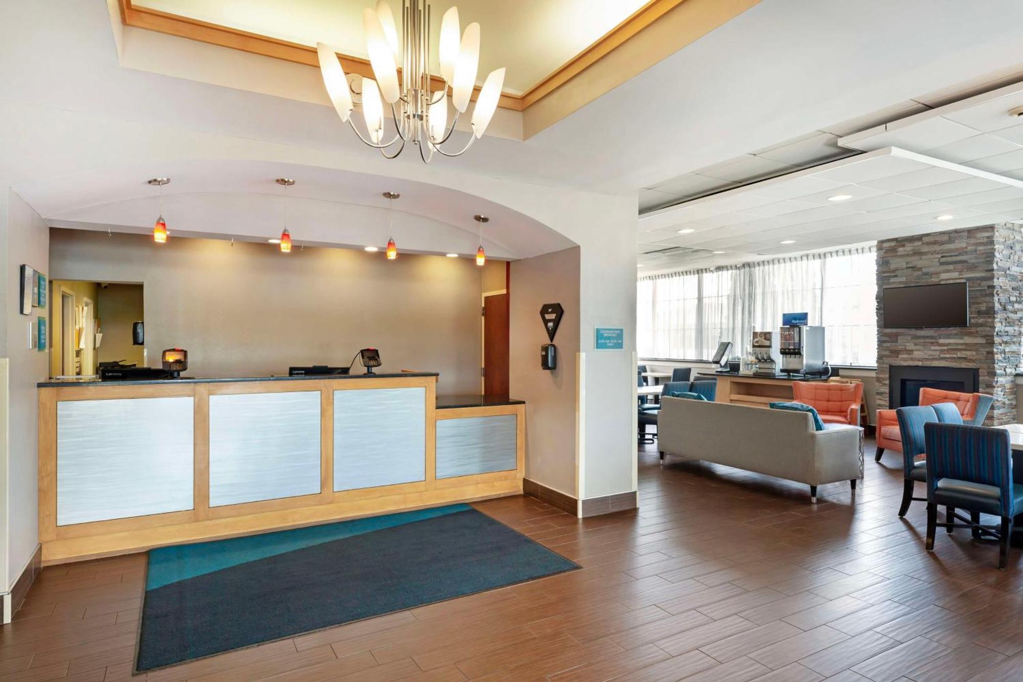 Best Western Hartford Hotel And Suites Екстер'єр фото